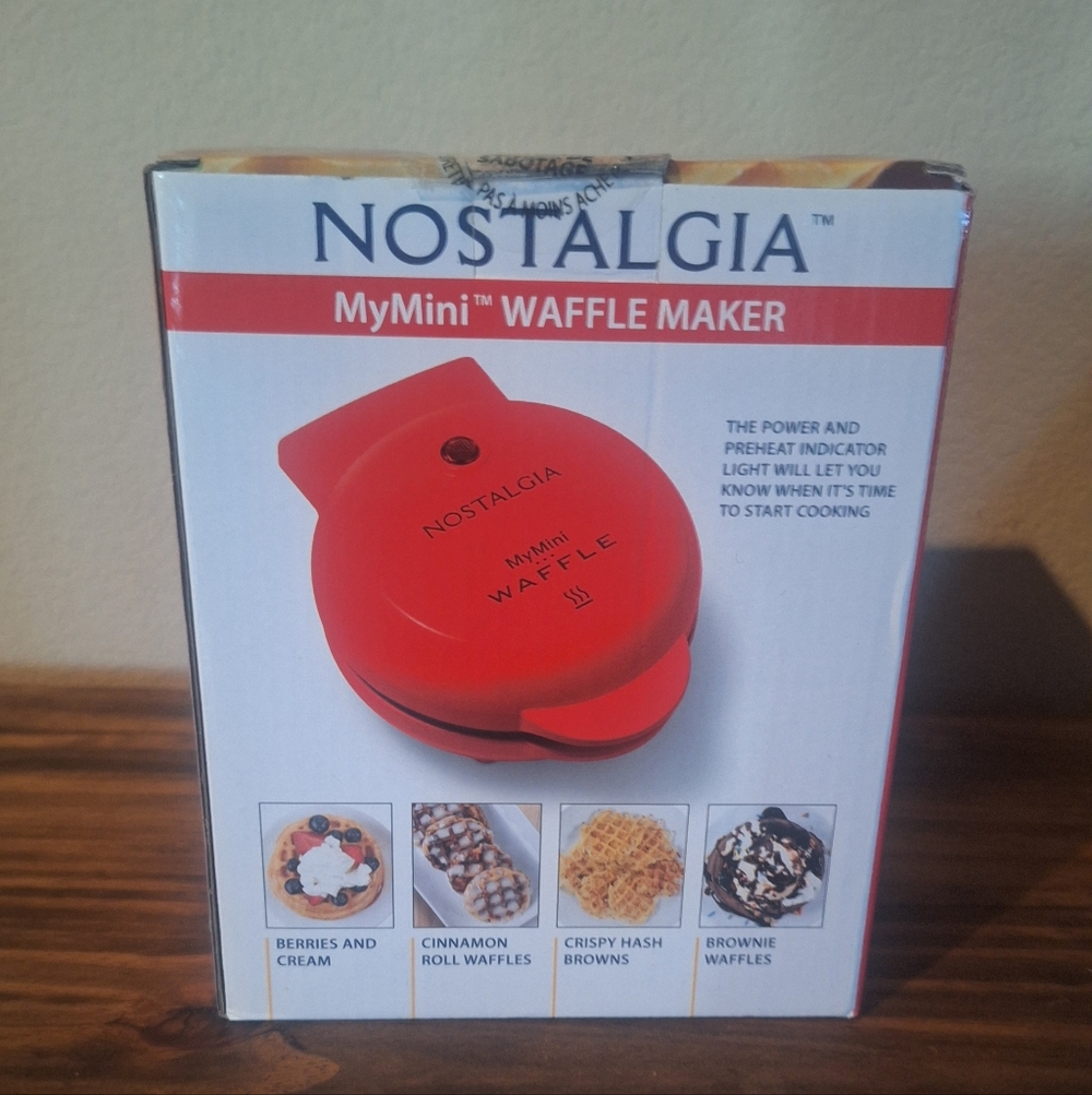 Nostalgia MyMini Red Waffle Maker New In Box - Picture 2 of 4